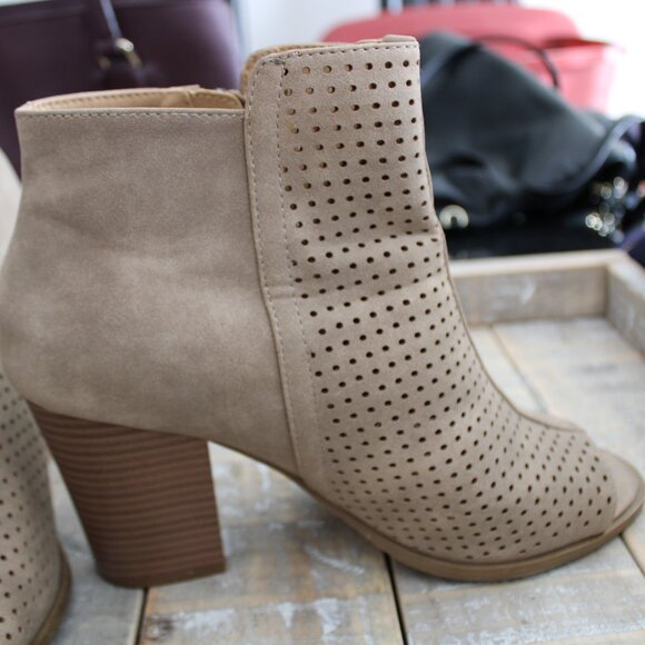 BRASH | Women's | 3"-4" Open-Toe Booties | Ankle Boots | Heels | Beige | Size 10 - Picture 6 of 13